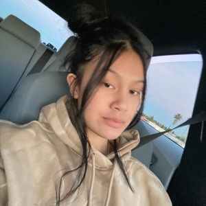 Meet your Posher, Angelica